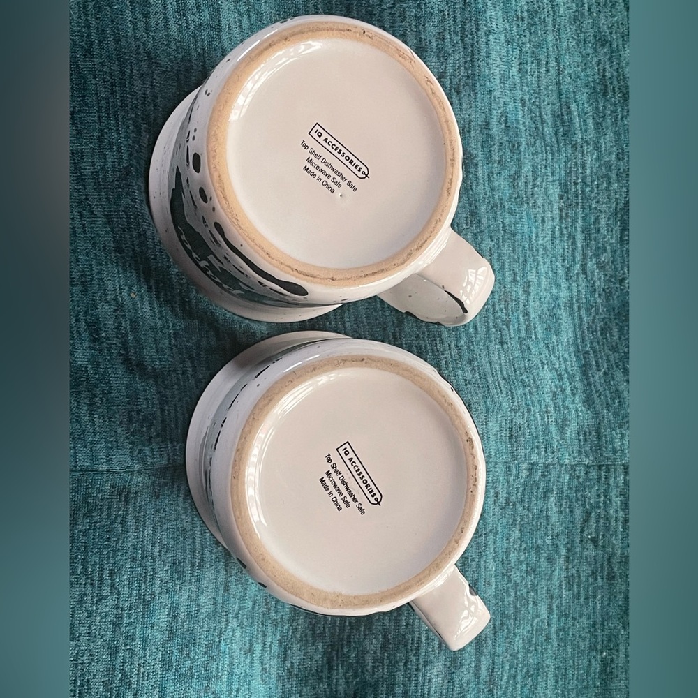 Coffee mugs! Mama and Papa.. holds 6 ounces plus of coffee! PreOwned set of 2! - Picture 4 of 8